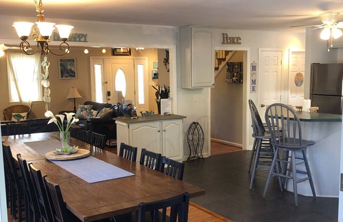 Ocean View House | ALL SEASON FUN! OPEN LAYOUT~XL REC RM~TENNIS/POOL TBS~HOT TUB~FIRE PIT~GRILL~FPs