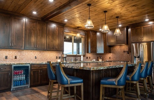 Island Park Cabin | All-Season Luxury MTN Retreat @ Lake w/Hot Tub, Sauna & Near Hiking Trails, YNP