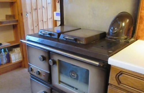 Kirkcudbright Cottage | Allanhead Cottage - a cottage that sleeps 8 guests in 3 bedrooms