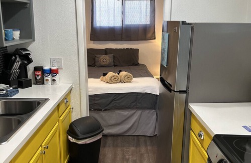 Downtown Las Vegas House | Alluring #A 1 Queen & courtyard by Fremont Str