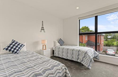 Henderson House | Alluring and Well-decorated Home