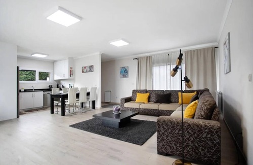 Caldas da Rainha Villa | Alluring Villa with Private Pool, Garden and Coast