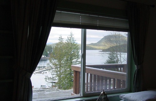 Ketchikan Apartment | Almost Home 3-bdrm overlooking Knudson Cove Marina. Fishermen & families welcome