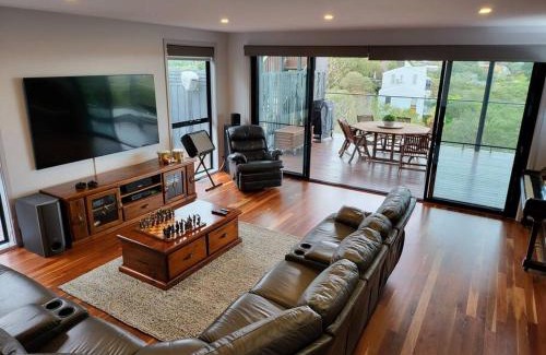 Rye House | Alogara House, Modern, 6 bedrooms with hot tub and views