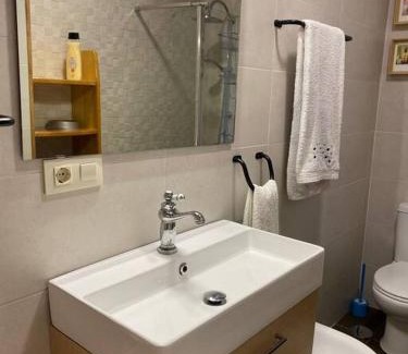 Guadamur House | Alojamiento con piscina a 10 minutos de Puy du Fou Toledo