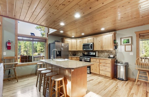 Island Park Cabin | Alpenglow Retreat | Hot Tub | 2 Cabins