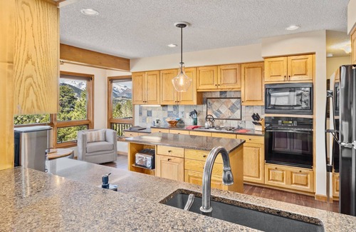 Windcliff Estates House | Alpenglow Vacation Home At Windcliff 4 Bedroom Home by RedAwning