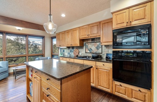 Windcliff Estates House | Alpenglow Vacation Home At Windcliff 4 Bedroom Home by RedAwning