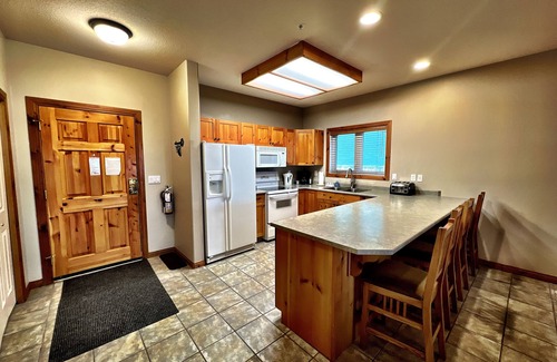 East Kootenay Condo | Alpine Retreat: 2BR Ski-In/Ski-Out Condo with Private Hot Tub