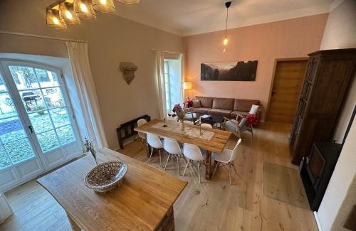 Pirna Apartment | Alte Brennerei Schloss Zehista EG Rittersporn