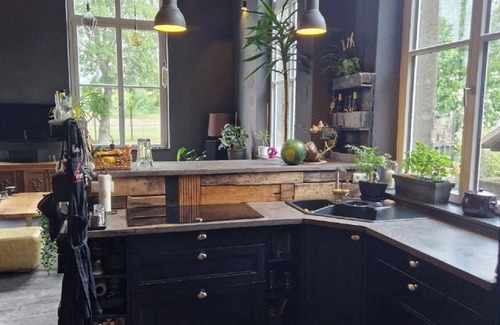 Verbandsgemeinde Pellenz Apartment | Alter Bahnhof Kruft with whirlpool, sauna & garden - prices may vary!