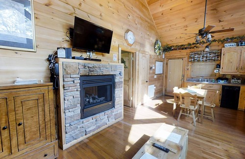 Gatlinburg - Pigeon Forge Cabin | Always Kiss Me Goodnight: Pet Friendly, Free Attraction Tickets, Hot Tub & Pool