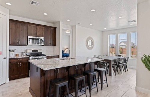Washington House | Always the Weekend: Pool, Lazy River, Waterslide