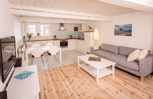 Flensburg Apartment | Am alten Kaufmannshof - whirlpool bath, shower, TV, WLAN, washing machine, parking space