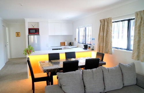 Greymouth Villa | Am I in Heaven? Luxury 3 ensuite bedrooms sleeps 8