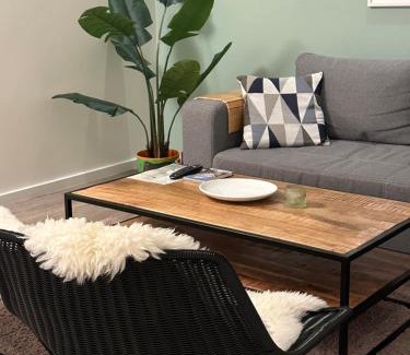 Flensburg Apartment | Am kleinen Mühlenteich - Zentrale ruhige Lage mit Parkplatz und Fahrrädern