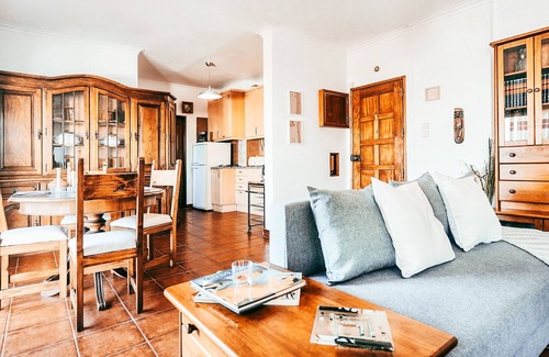 Mina Apartment | Amadora Terrace View By Gt House