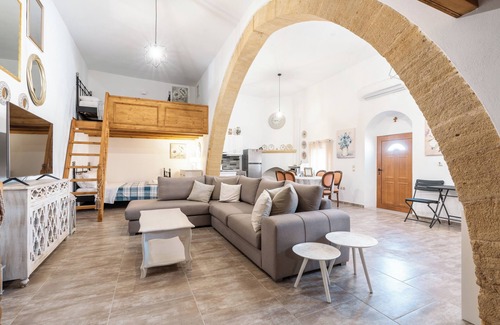 Paradisi House | Amalia's Traditional Home In Paradisi