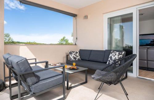 Topid Villa | Amani Villa