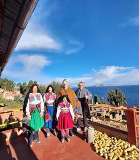 Isla Amantani Bed & Breakfast | AMANTANI LODGE LoveLand