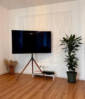 Elgersweier Apartment | AMAO Indigo - Rollstuhlgerechte Suite - 62 qm - Balkon & Tiefgarage - Aufzug - Nähe Messe - bis 10 Pers 2Whg