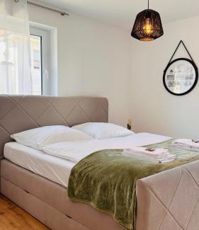 Elgersweier Apartment | AMAO Pearl - Rollstuhlgerechte Suite - 94 qm - Balkon & Tiefgarage - Aufzug - Nähe Messe - bis 10 Pers 2Whg