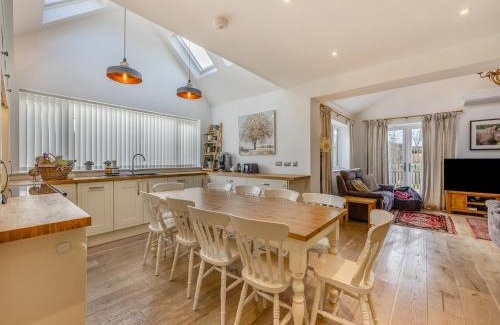 Brimpsfield House | Amaranth