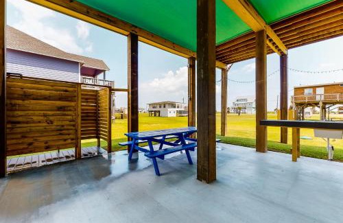 San Luis Beach House | Amazing Gulf Views Large Deck Family Fun