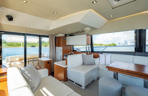 Keystone Point Boat Rental | Amazing 3 bedrooms luxury yacht in North Miami