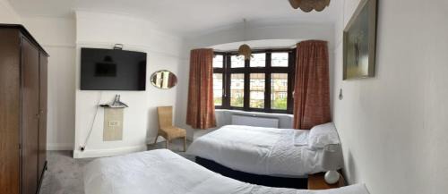 Lee Green House | Amazing and Romantic O2 Arena 4 Bedrooms House free parking
