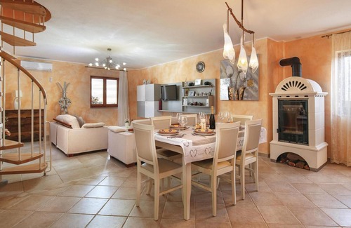 Galizana Apartment | Amazing apartment in Galizana with WiFi