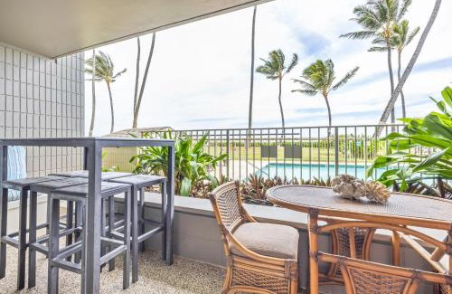 Punaluu House | Amazing Beachfront Condo by Pool