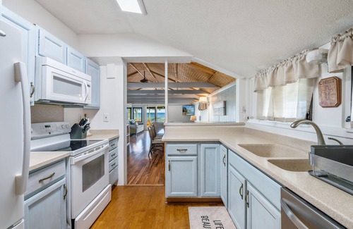 Ewa House | Amazing beachfront home on O'ahu's famous Ewa Beach! All inquiries welcome.