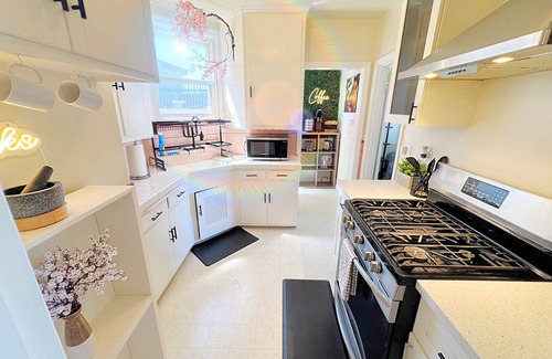 Upper Market House | Amazing City Views Free Parking & King Bed