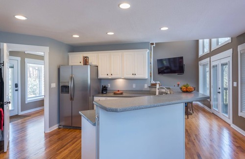 Old Fort House | Amazing Grace on Mackey Creek | 5 Acres | Screened Porch | Fire Pit