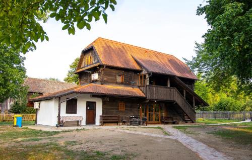 Sisak House | Amazing Home In Gusce With Sauna