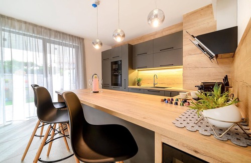 Marina House | Amazing home in Marina with sauna