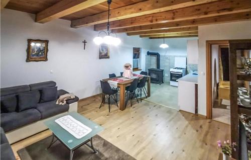 Velika House | Amazing Home In Oljasi With Sauna