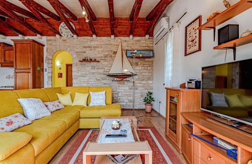 Prigradica House | Amazing home in Prigradice with WiFi