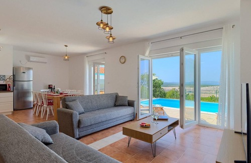 Smrika House | Amazing home in Smrika