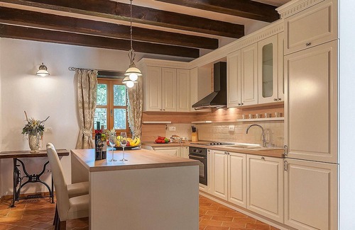 Brecevici House | Amazing home in Tinjan