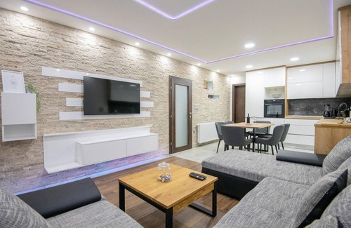 Vrgorac House | Amazing home in Vrgorac with WiFi