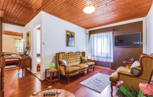 Zlobin House | Amazing Home In Zlobin