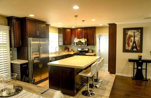Sherman Oaks House | Amazing house for a large group