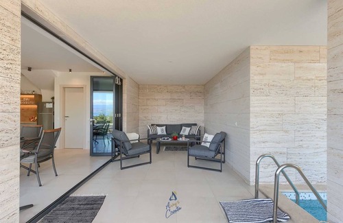 Icici Villa | Amazing modern 5-star villa with heated pool and jacuzzi just above Icici Marina