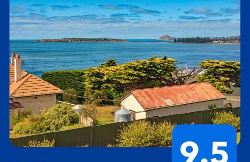 McCracken House | Amazing Ocean Views At This Exclusive 4 BR Holiday Home