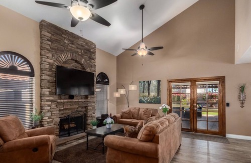 Mirage House | Amazing Rates! | Mountain Park Retreat