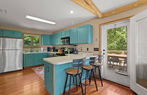 Beech Mountain House | AMAZING SUNSET VIEWS WITH HOT TUB! PETS WELCOME! GREAT FOR FAMILIES! GAMES!