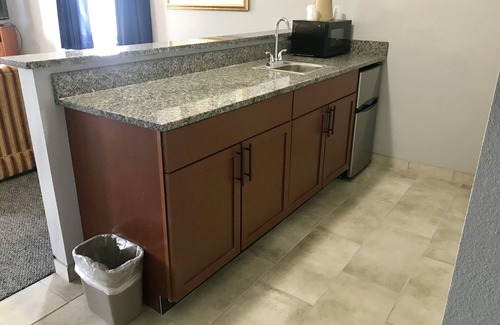 North Kansas City Hotel | American Inn North Kansas City