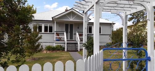 Stanthorpe House | Amiens Cottage. Queenslander, charming, central.